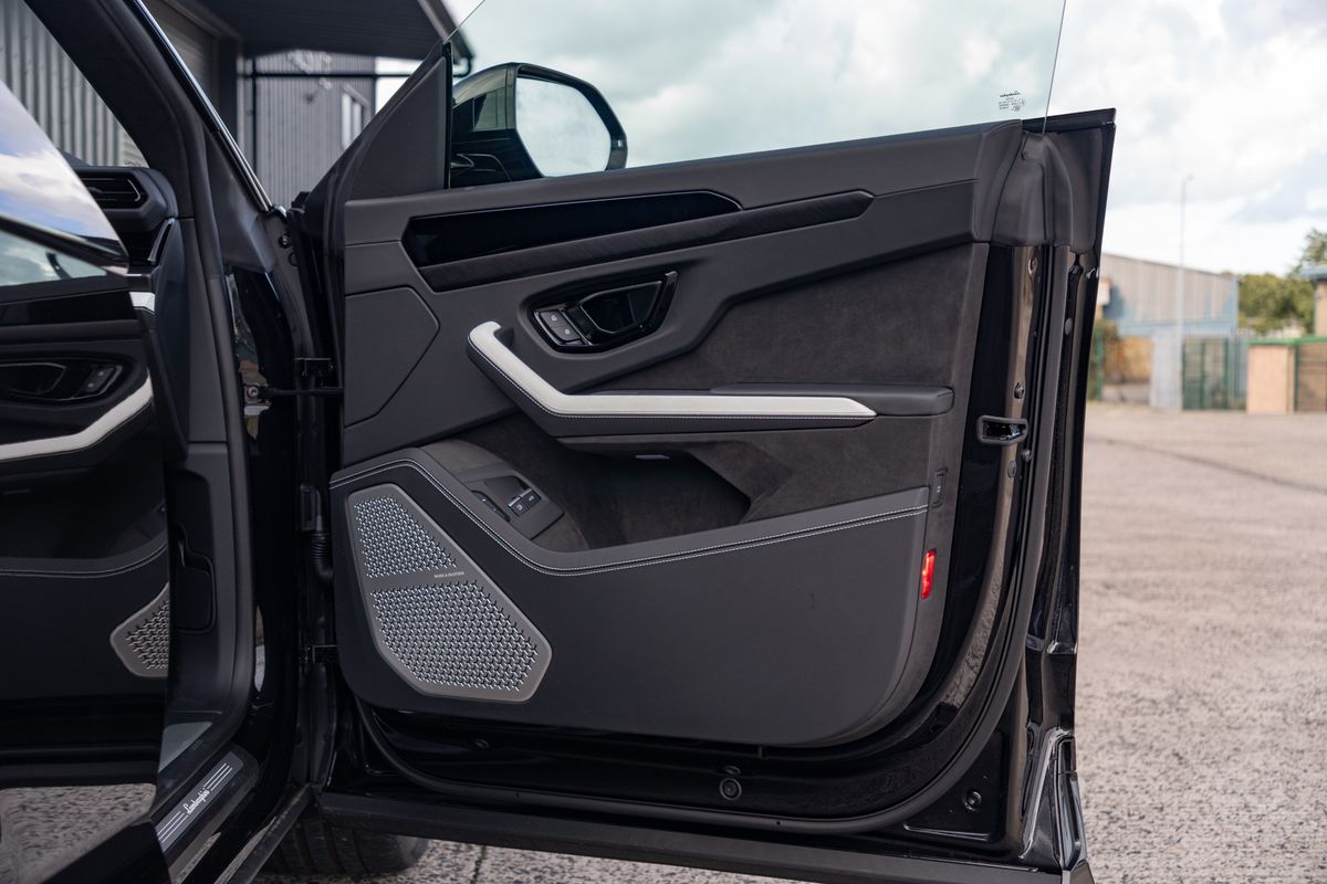 2025 Lamborghini Urus SE