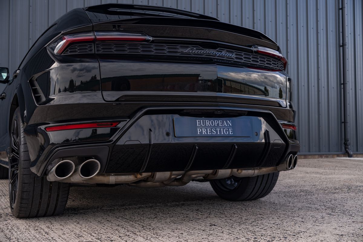 2025 Lamborghini Urus SE