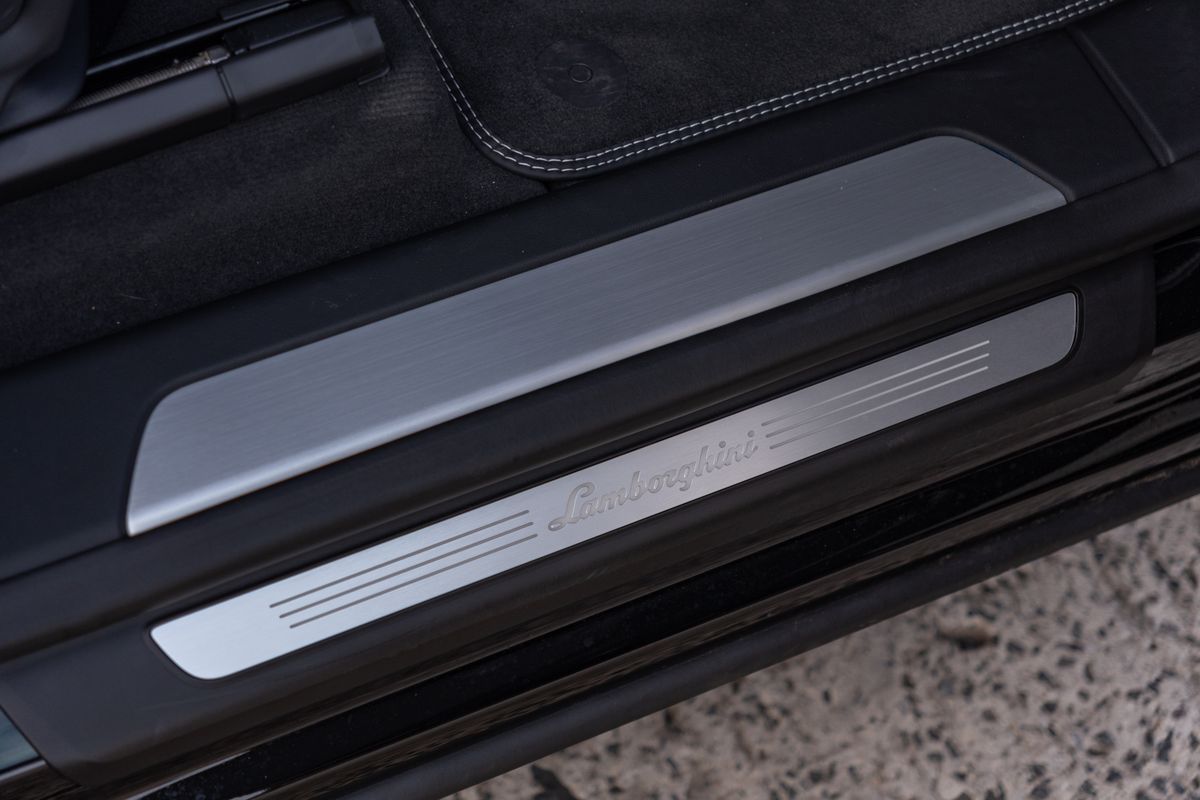 2025 Lamborghini Urus SE