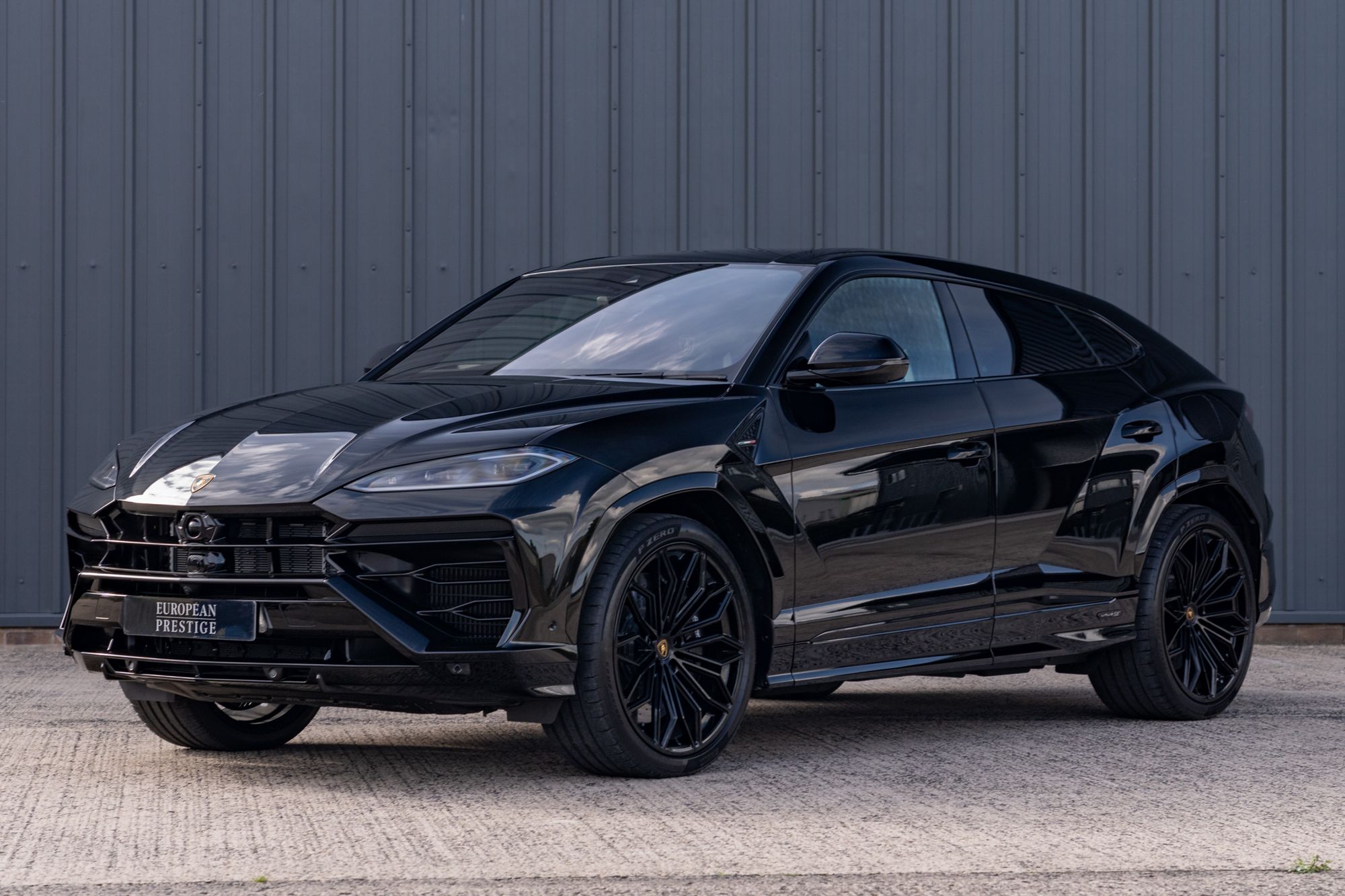 2025 Lamborghini Urus SE