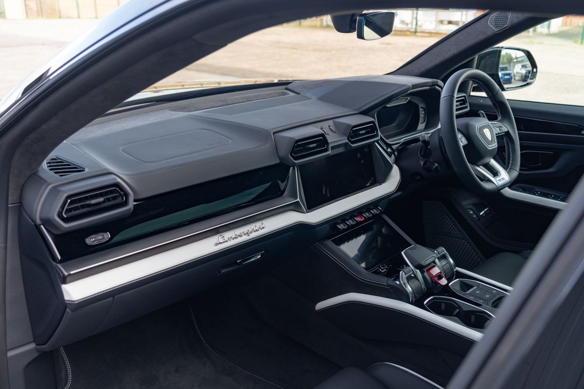 2025 Lamborghini Urus SE