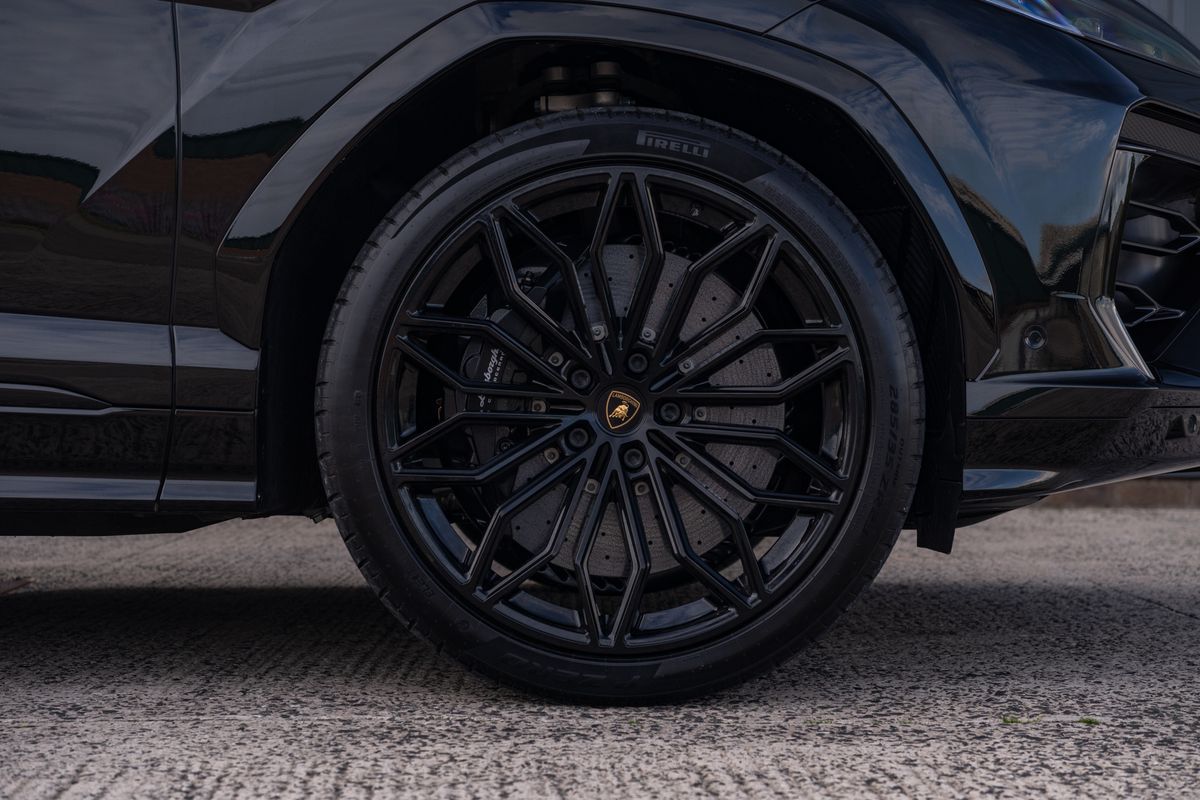 2025 Lamborghini Urus SE