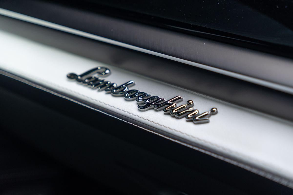 2025 Lamborghini Urus SE