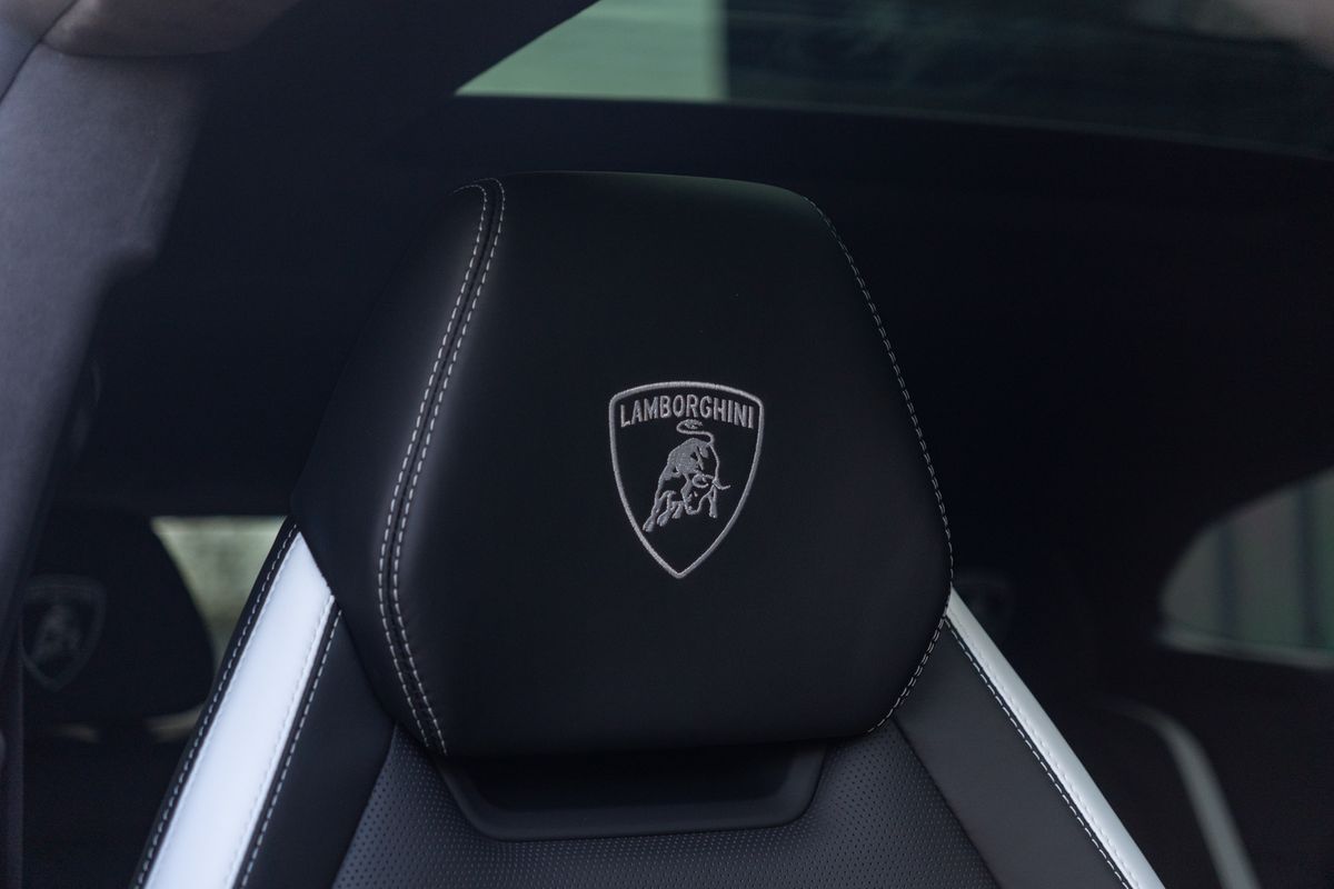 2025 Lamborghini Urus SE