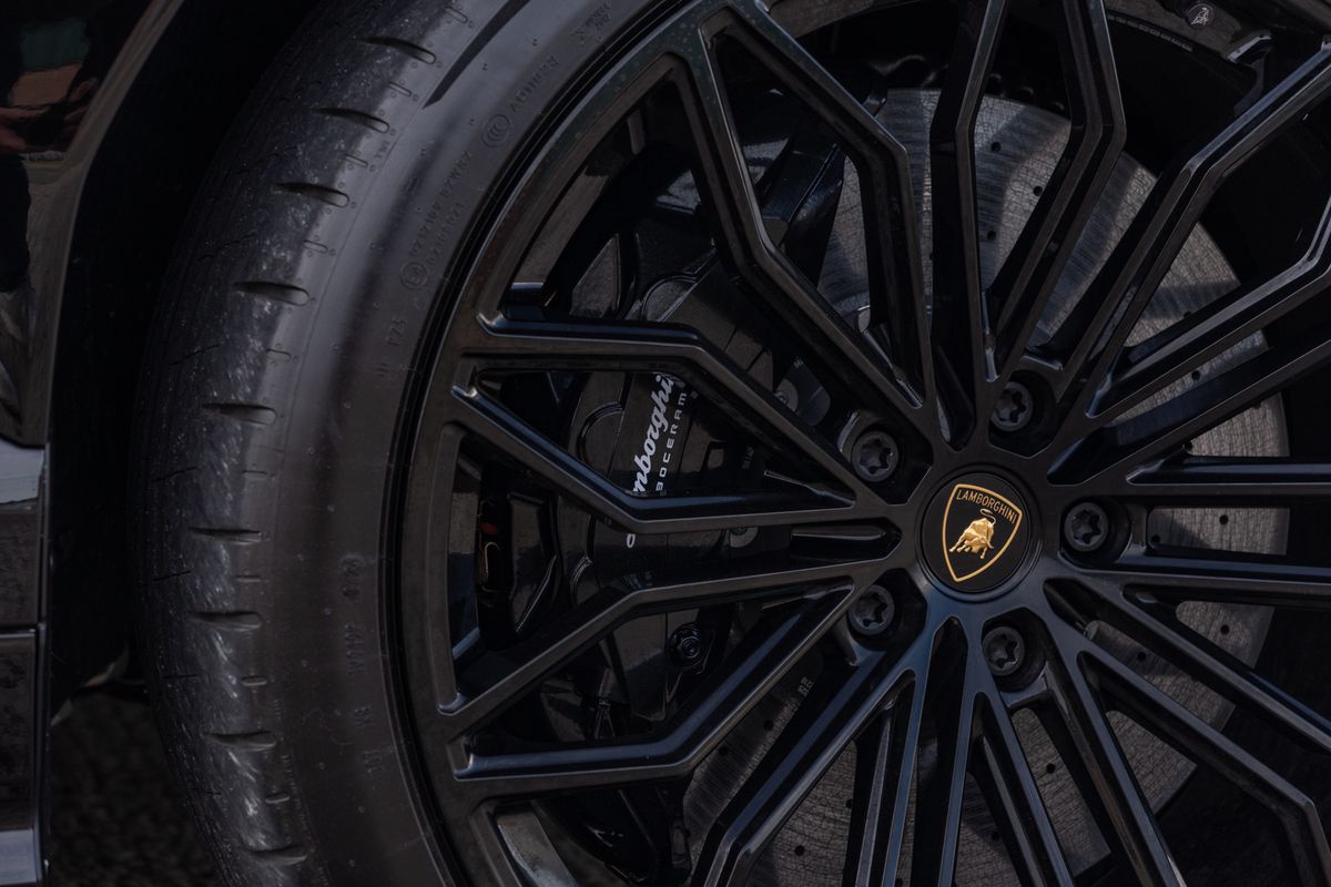 2025 Lamborghini Urus SE