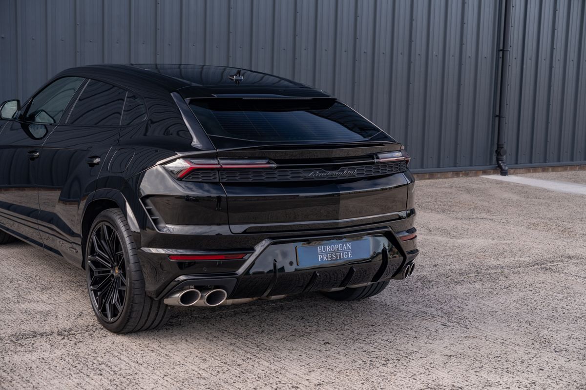 2025 Lamborghini Urus SE