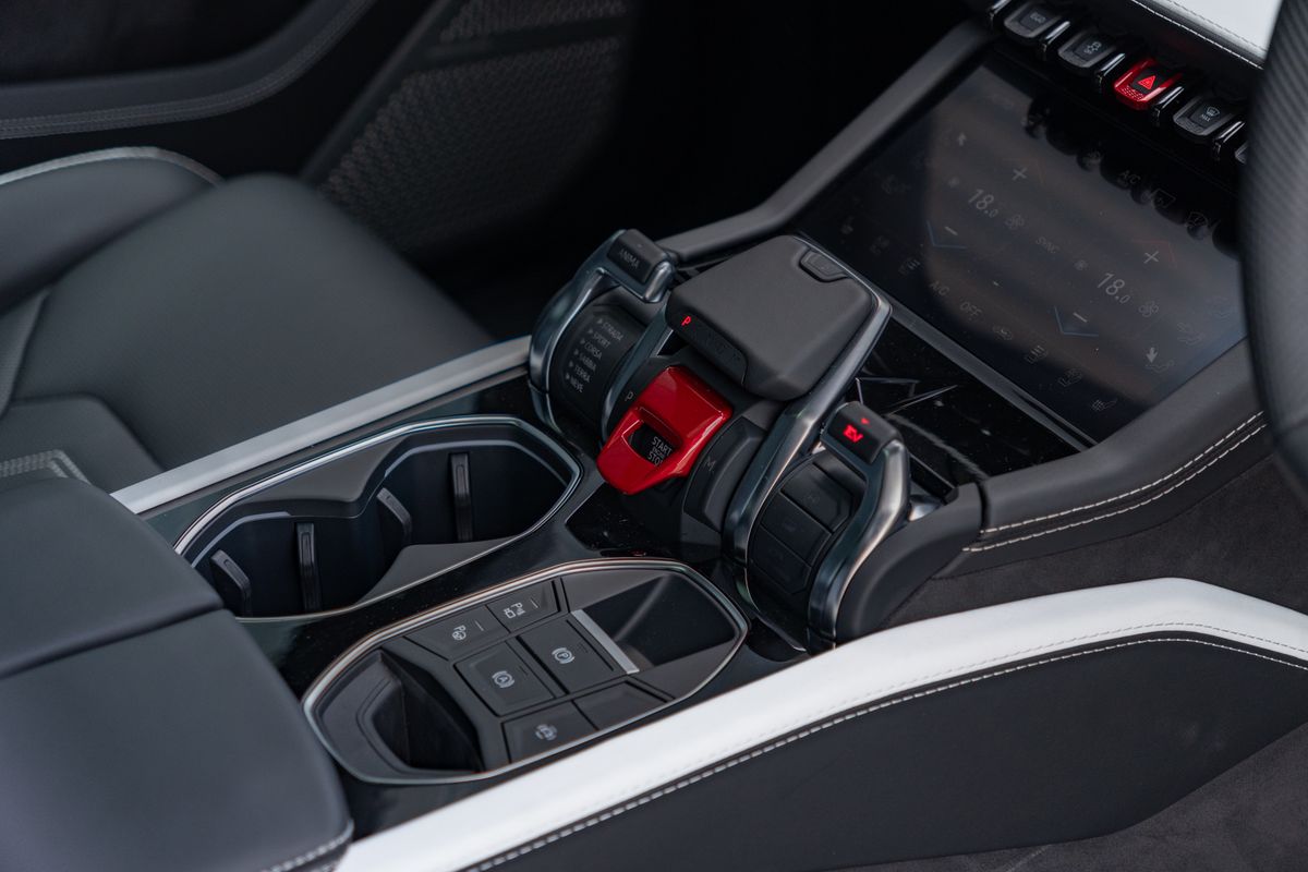 2025 Lamborghini Urus SE