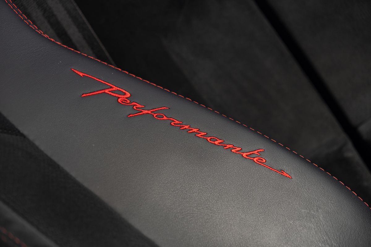 2023 Lamborghini Urus Performante