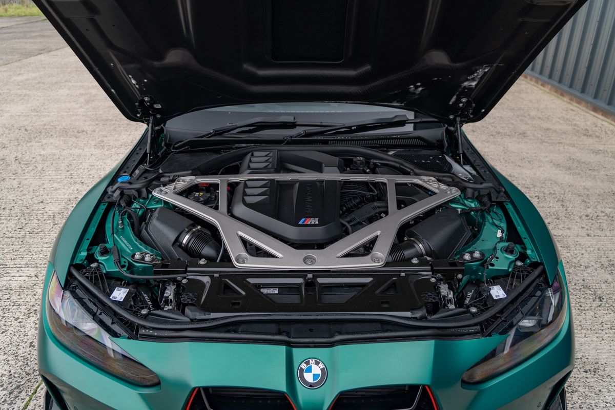 2025 BMW M4 CS