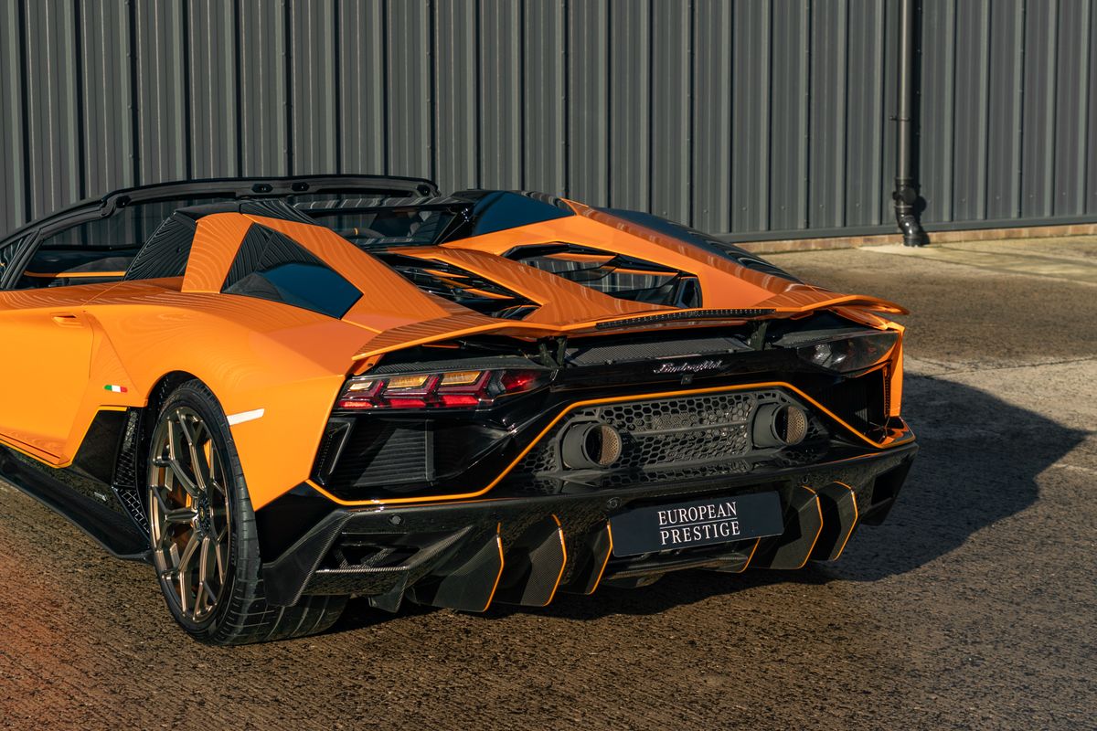 2022 Lamborghini Aventador Ultimae Roadster