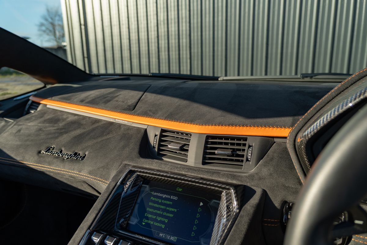 2022 Lamborghini Aventador Ultimae Roadster