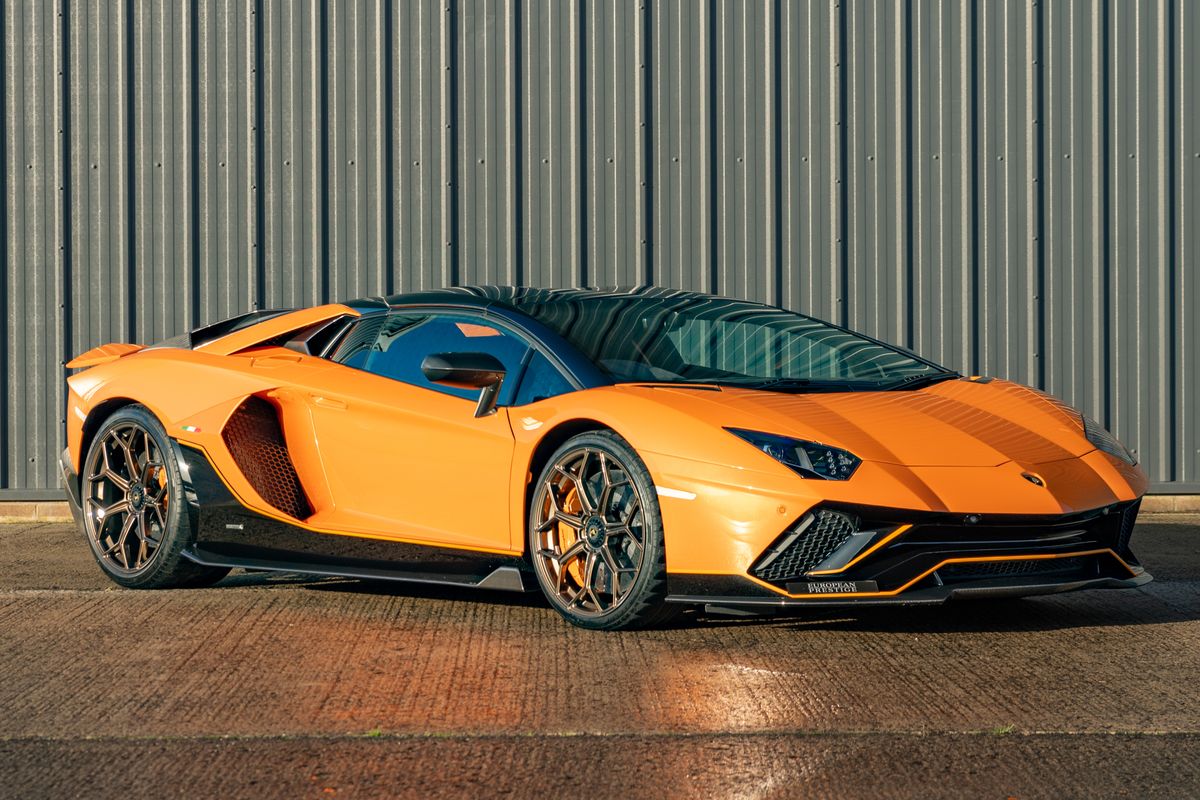 2022 Lamborghini Aventador Ultimae Roadster