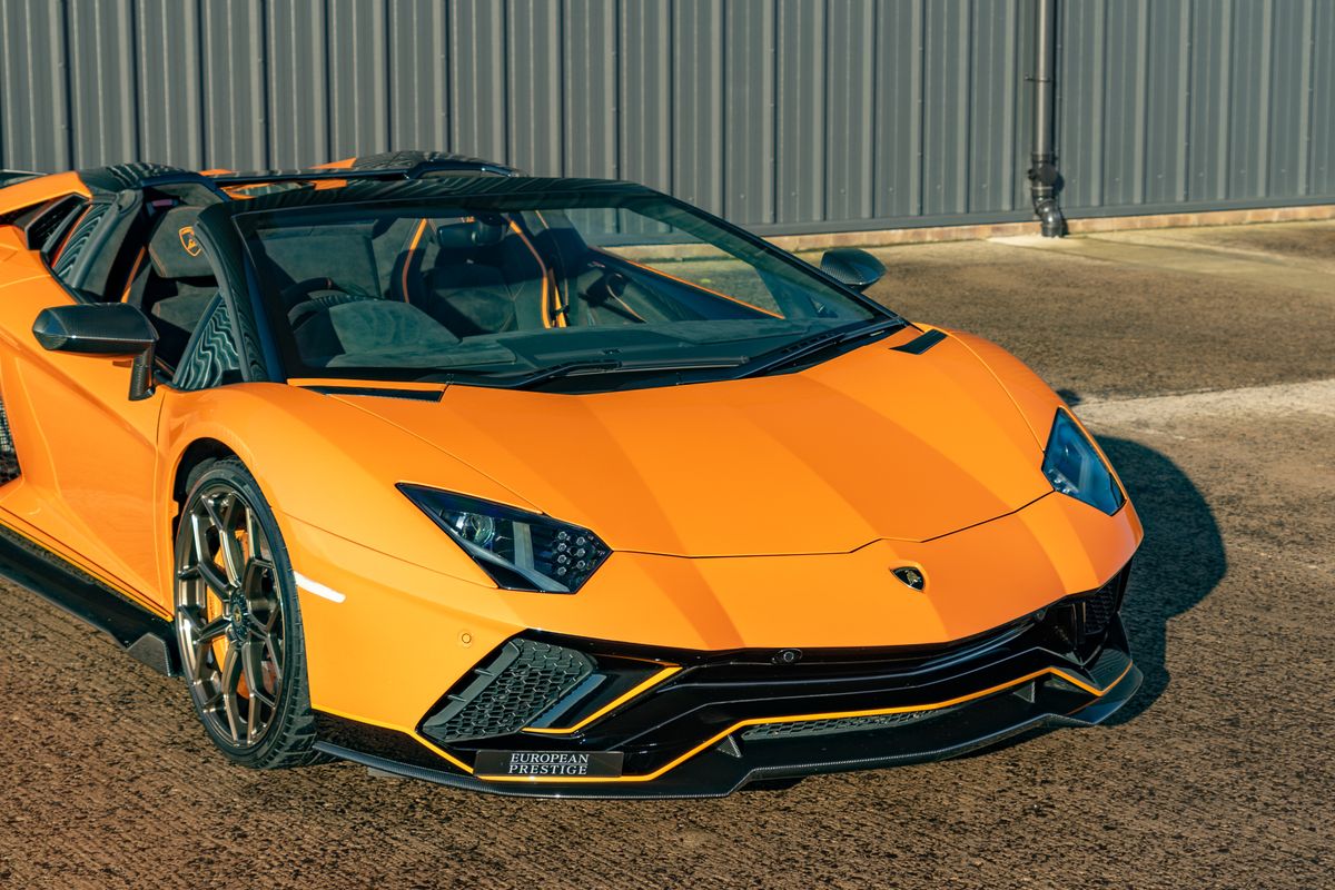 2022 Lamborghini Aventador Ultimae Roadster