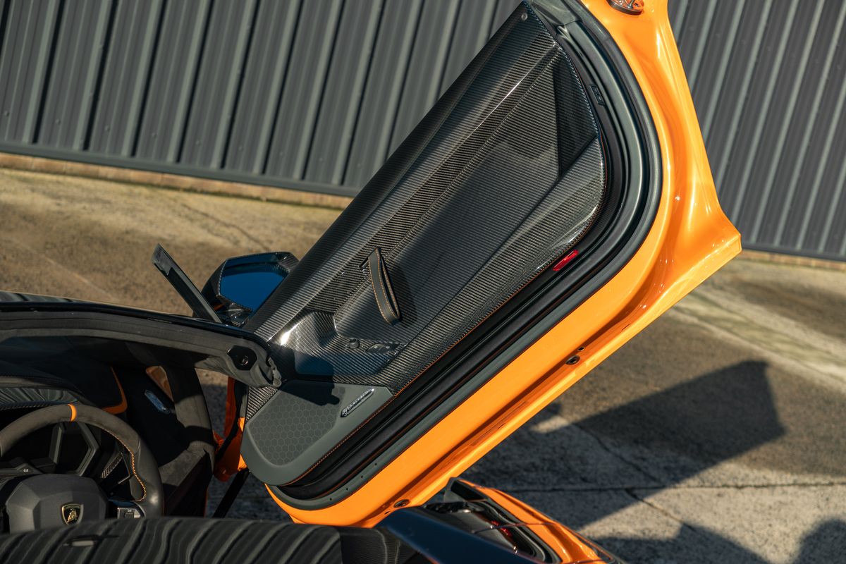 2022 Lamborghini Aventador Ultimae Roadster