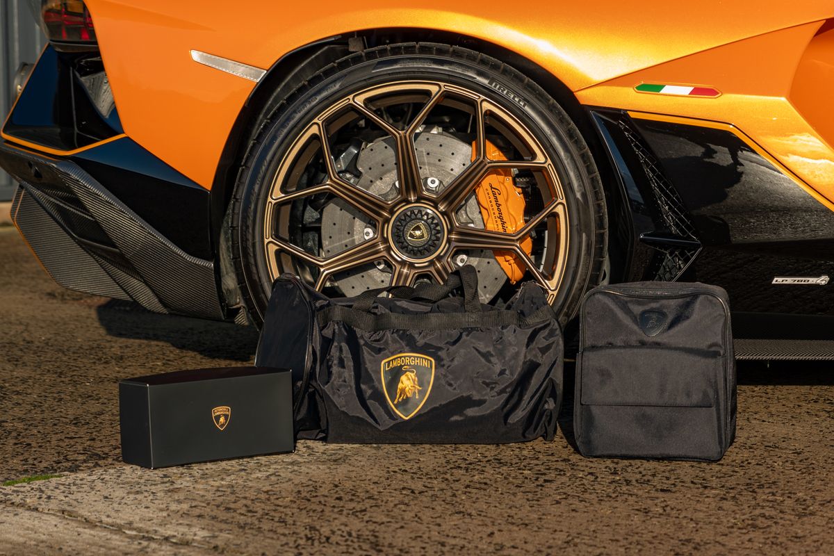 2022 Lamborghini Aventador Ultimae Roadster