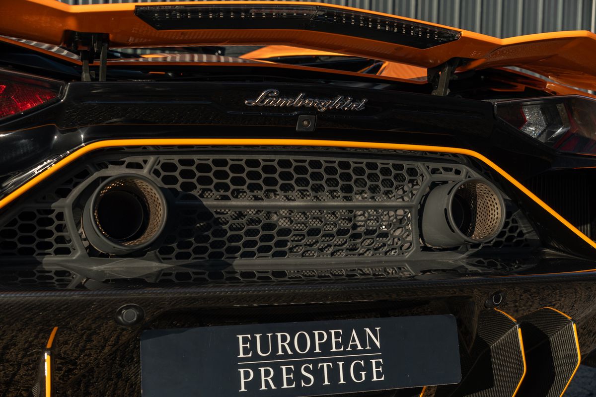 2022 Lamborghini Aventador Ultimae Roadster