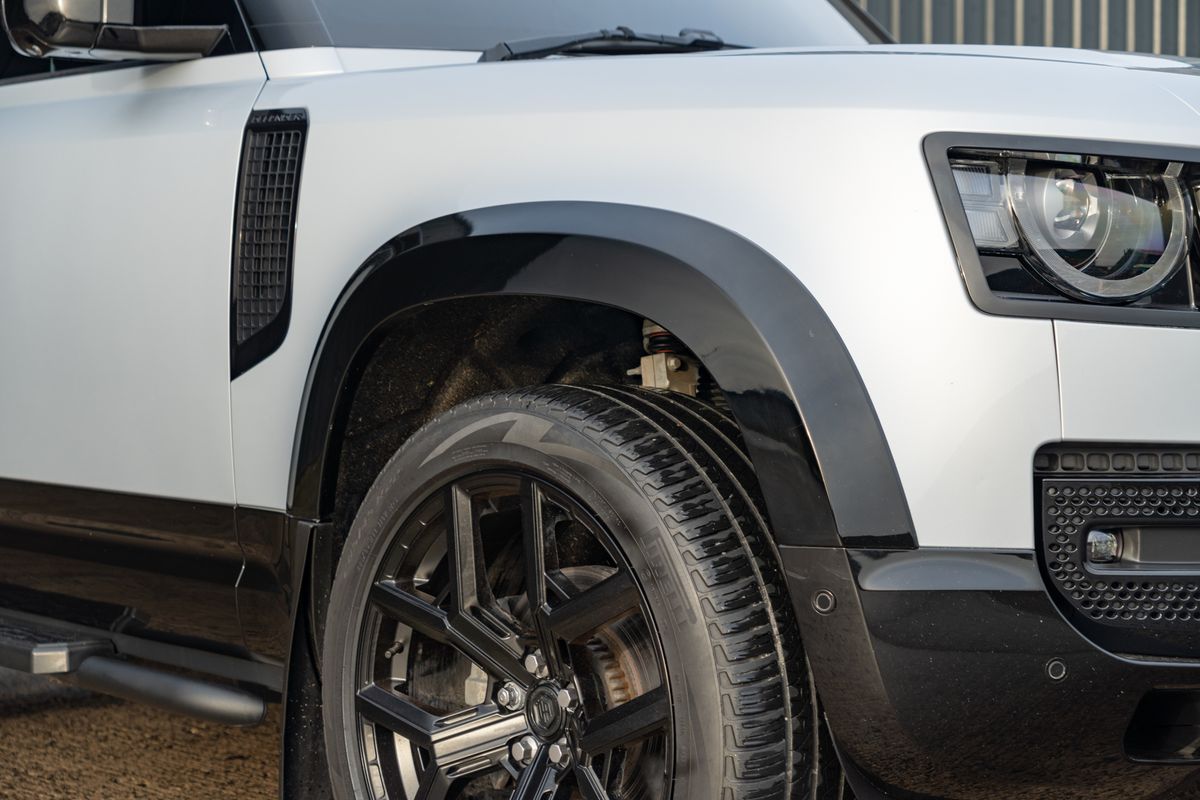 2024 Land Rover Defender 90 HSE D250 Urban Widetrack