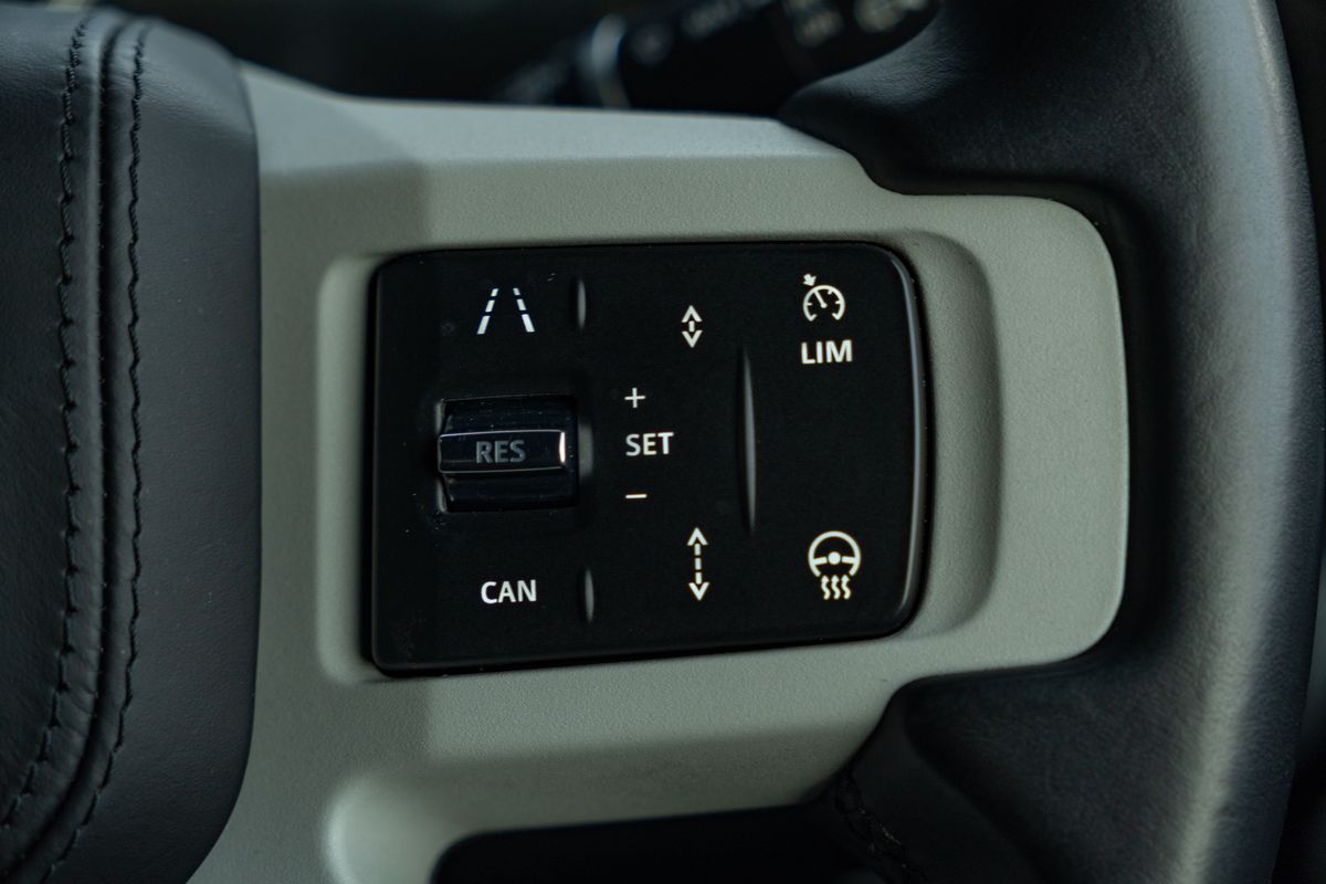 2024 Land Rover Defender 90 HSE D250 Urban Widetrack