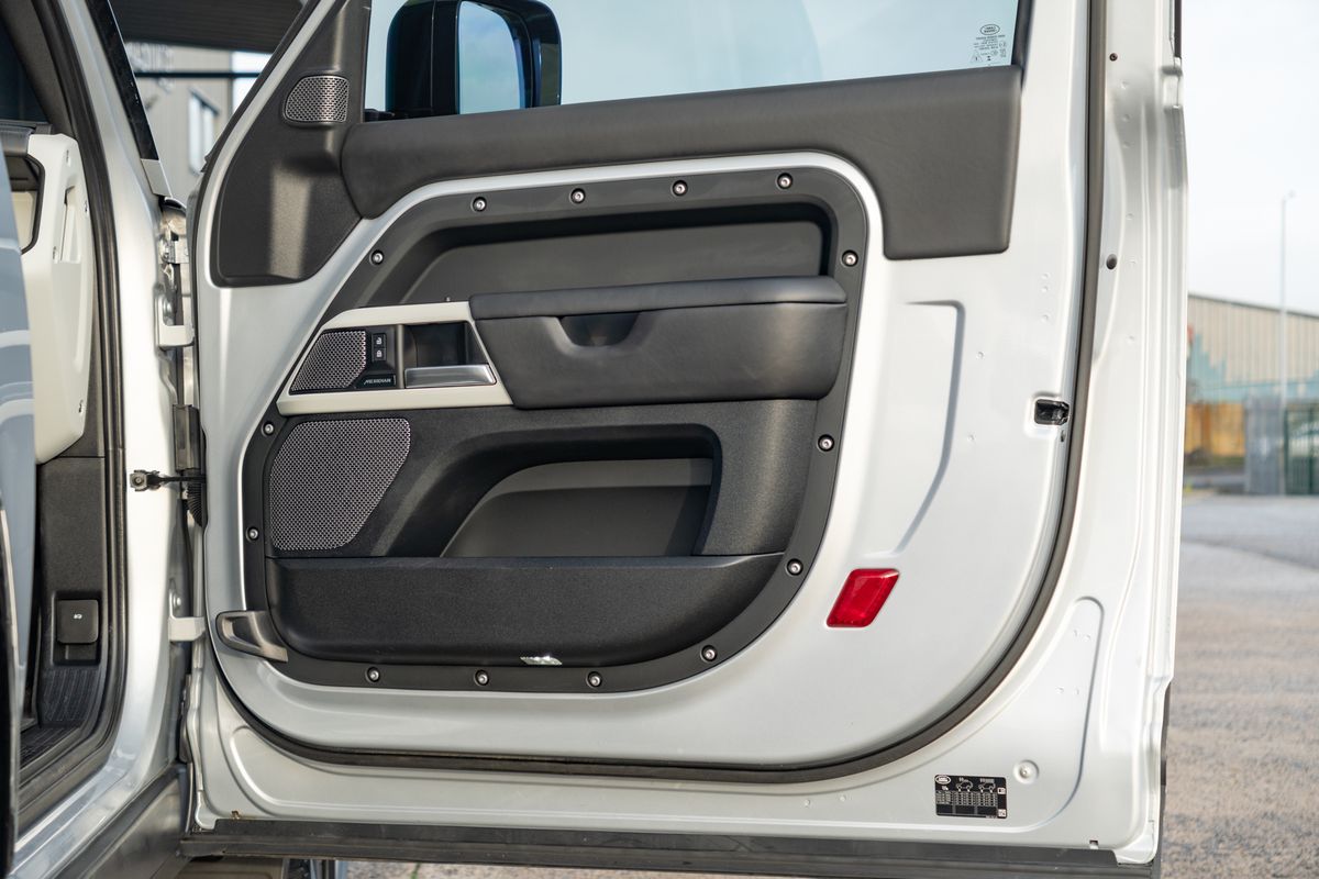 2024 Land Rover Defender 90 HSE D250 Urban Widetrack