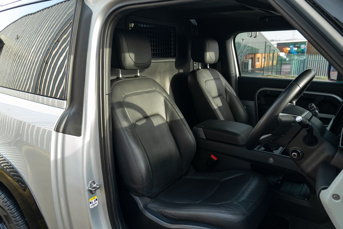 2024 Land Rover Defender 90 HSE D250 Urban Widetrack