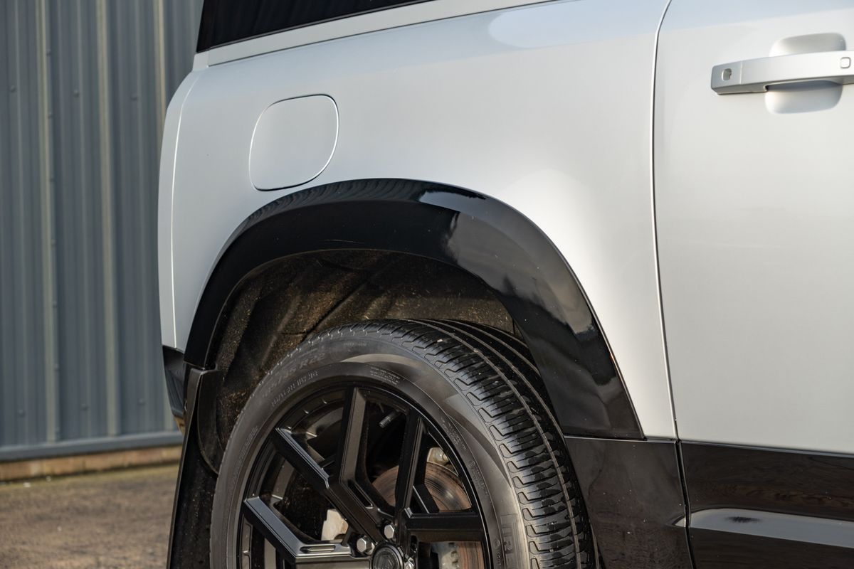 2024 Land Rover Defender 90 HSE D250 Urban Widetrack