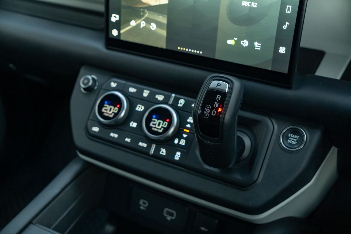 2024 Land Rover Defender 90 HSE D250 Urban Widetrack