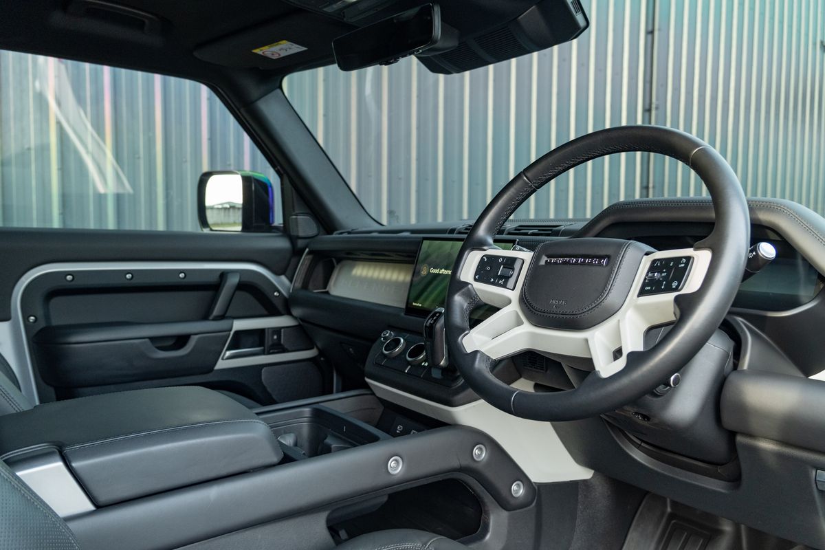 2024 Land Rover Defender 90 HSE D250 Urban Widetrack