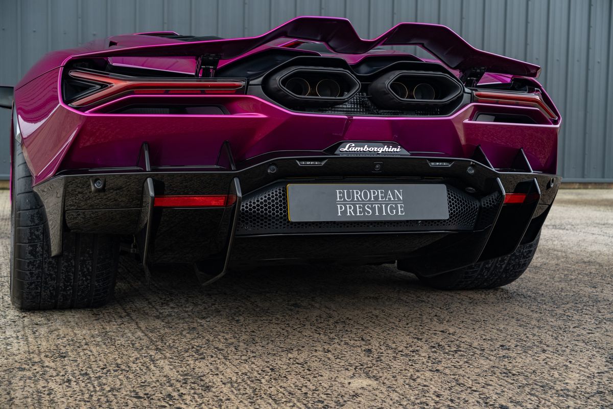 2024 Lamborghini Revuelto