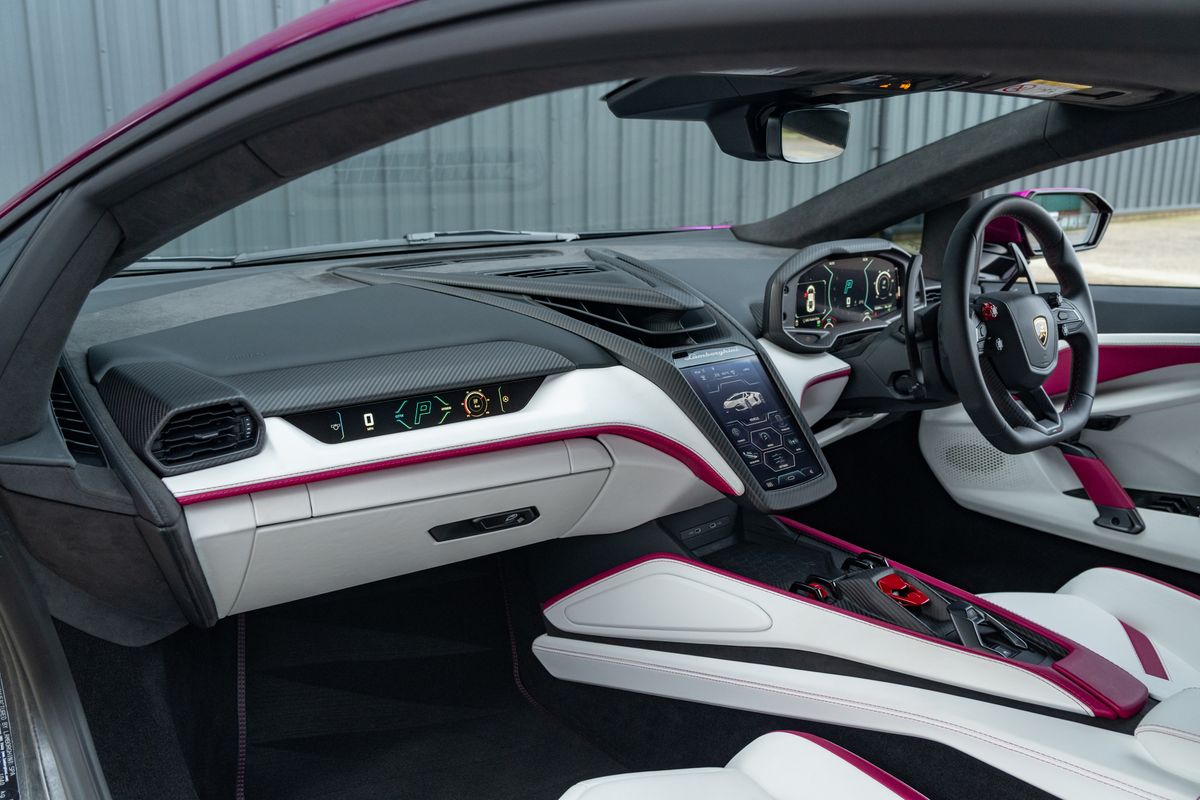 2024 Lamborghini Revuelto