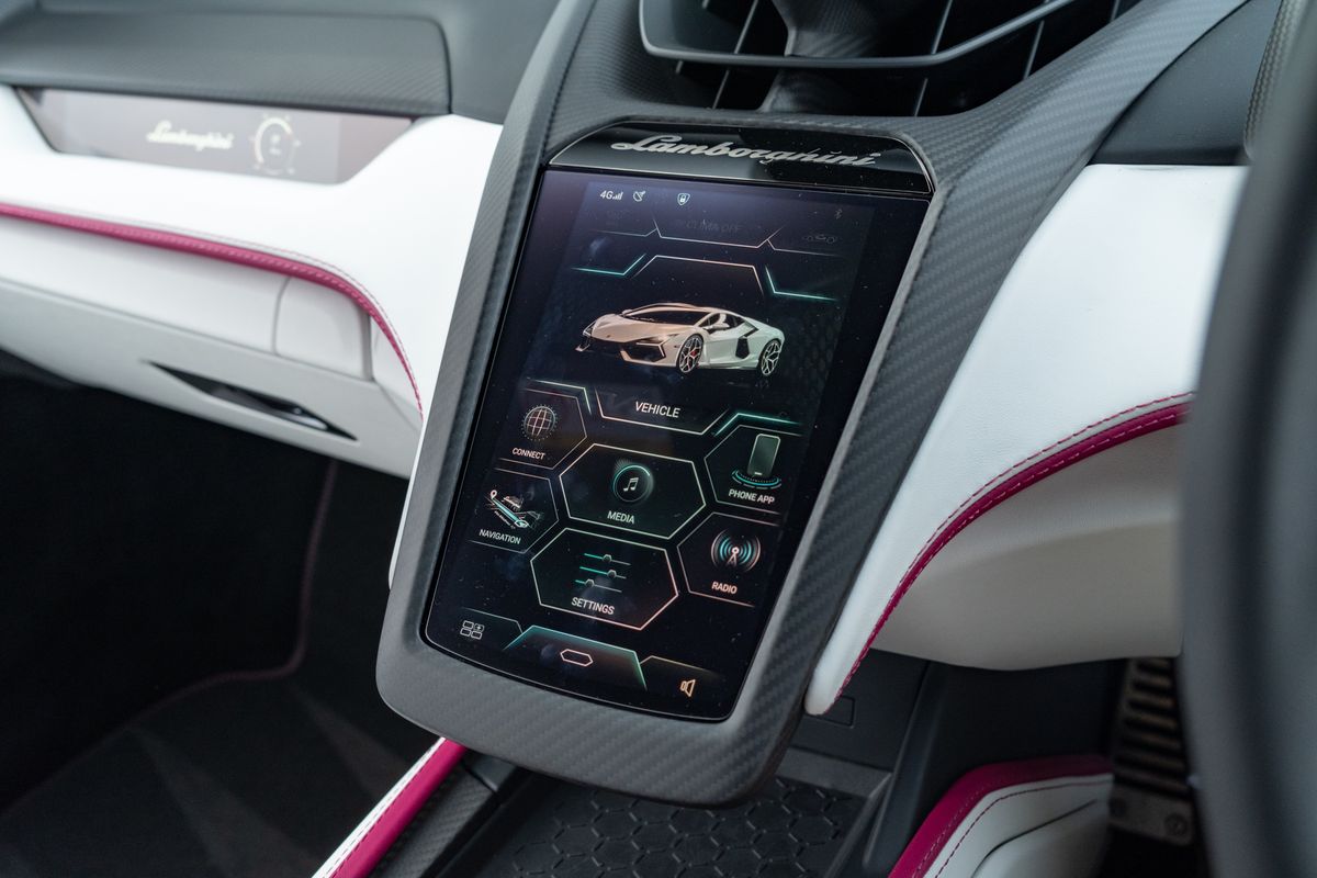 2024 Lamborghini Revuelto