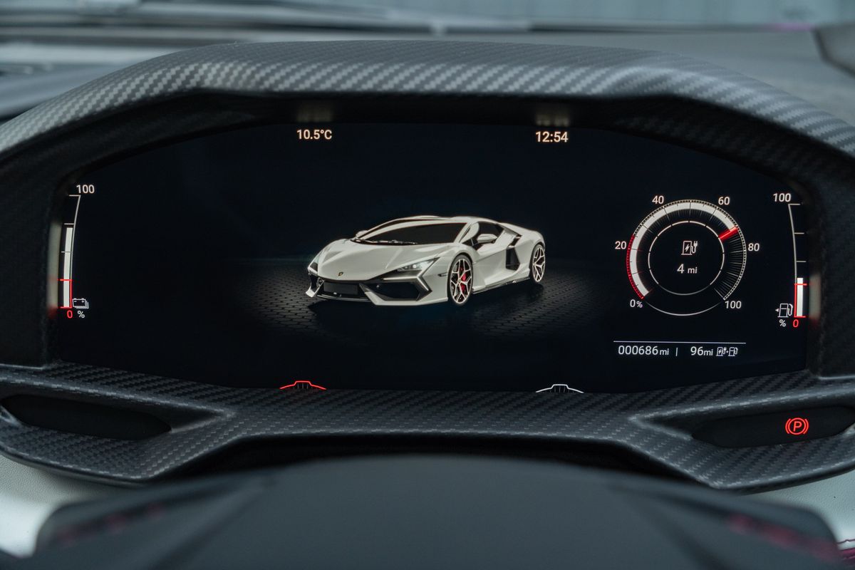 2024 Lamborghini Revuelto