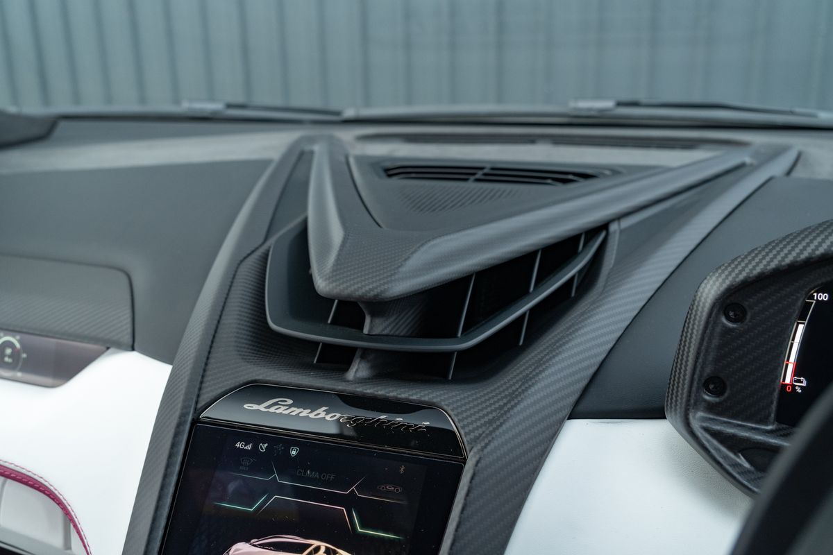 2024 Lamborghini Revuelto