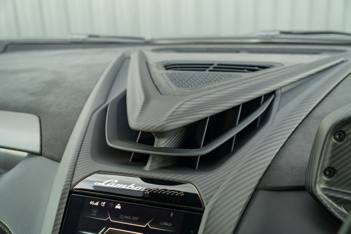 2025 Lamborghini Revuelto