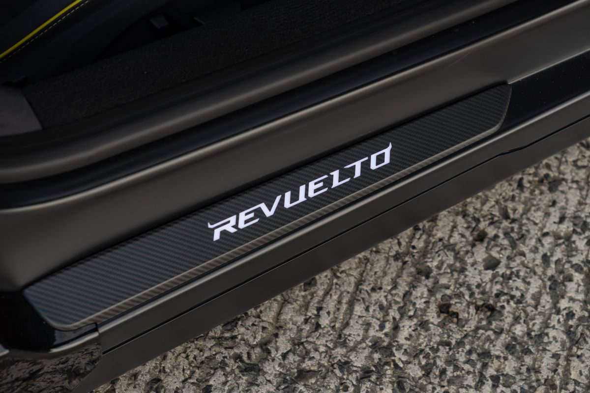 2025 Lamborghini Revuelto