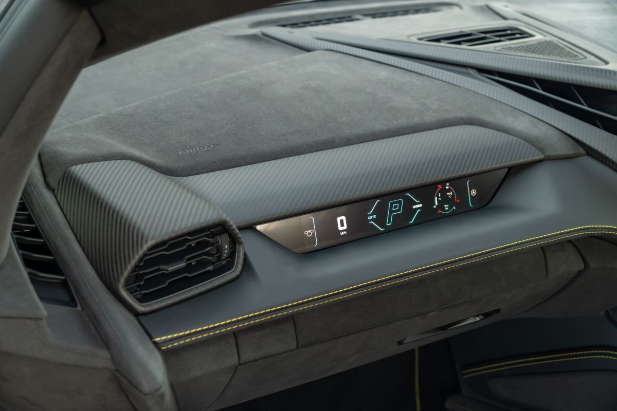 2025 Lamborghini Revuelto