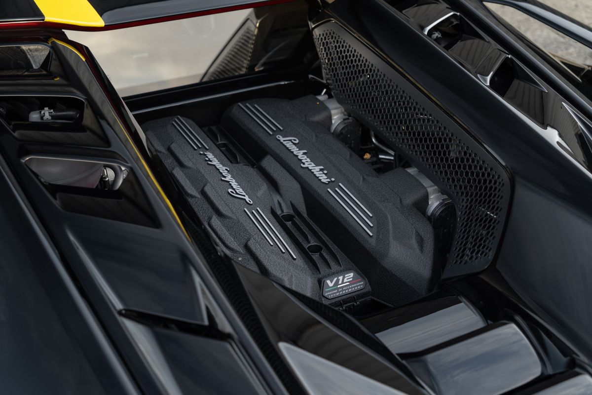 2025 Lamborghini Revuelto