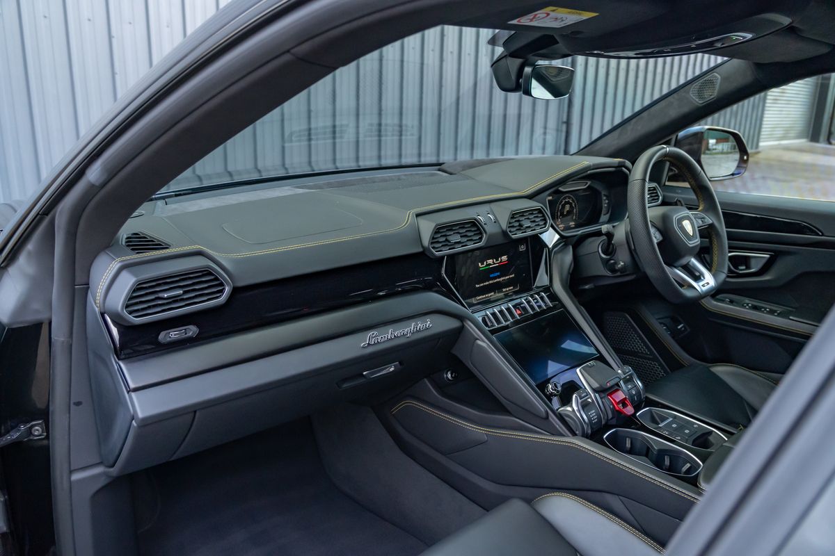 2022 Lamborghini Urus Urban