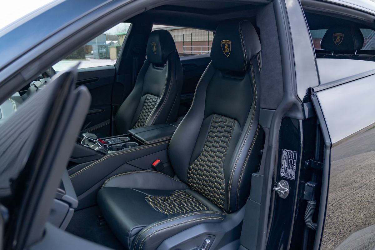 2022 Lamborghini Urus Urban