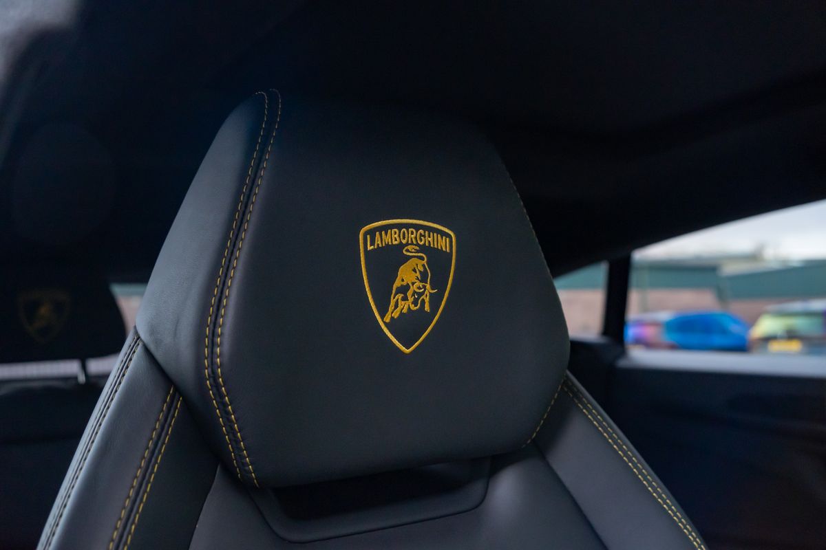 2022 Lamborghini Urus Urban