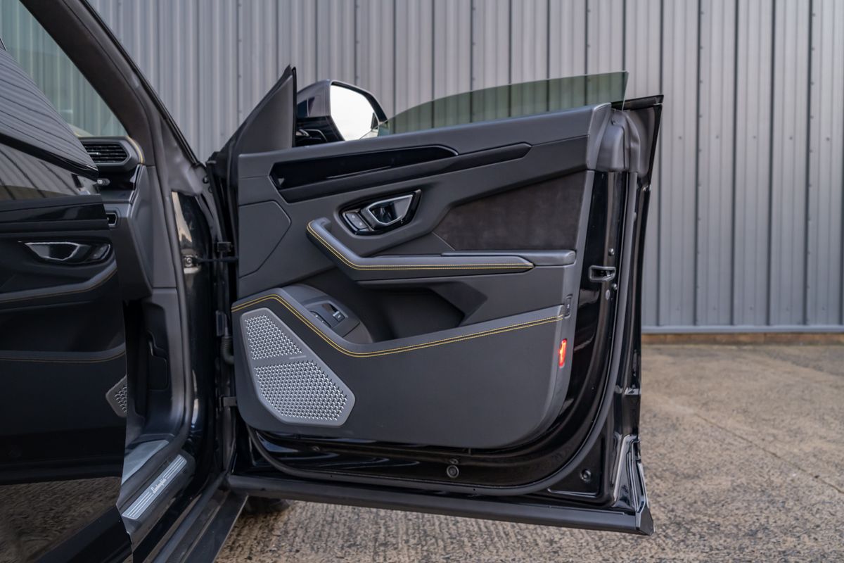 2022 Lamborghini Urus Urban