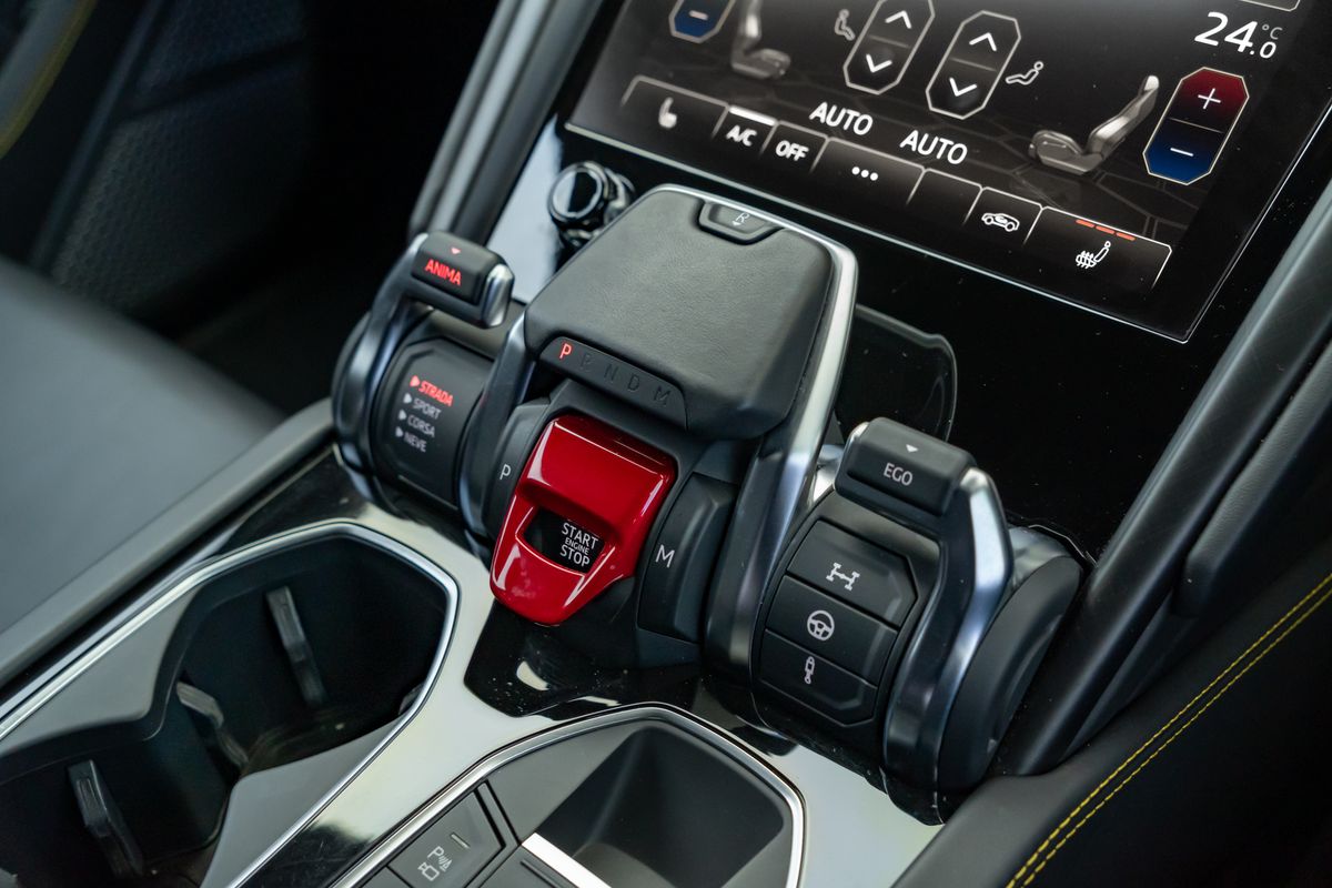 2022 Lamborghini Urus Urban