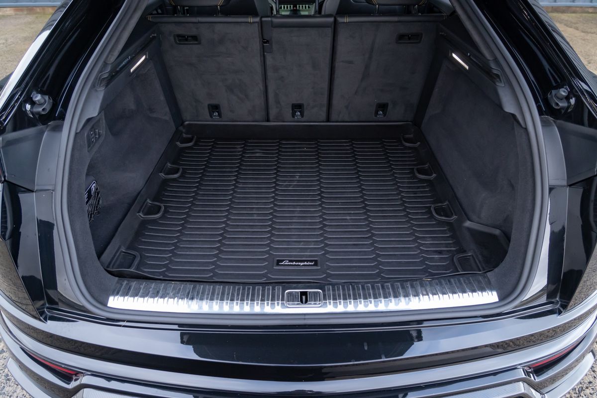 2022 Lamborghini Urus Urban