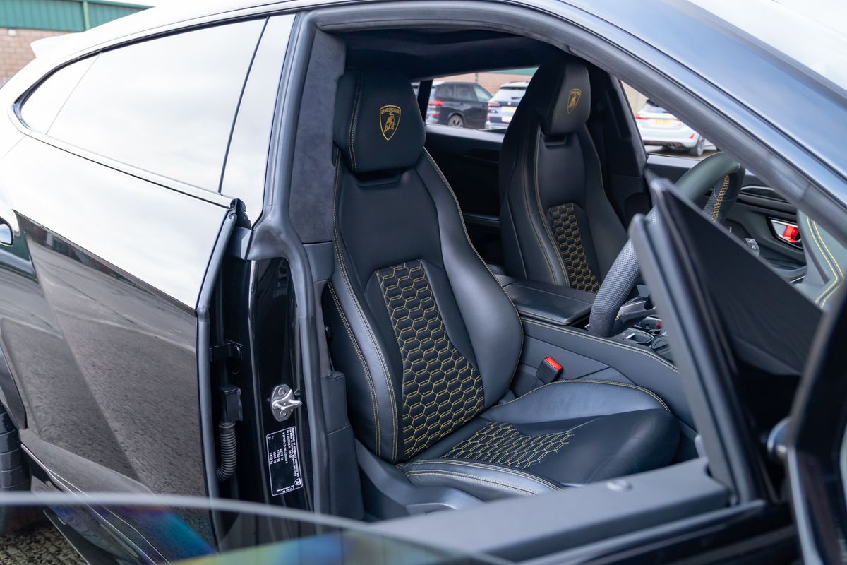 2022 Lamborghini Urus Urban