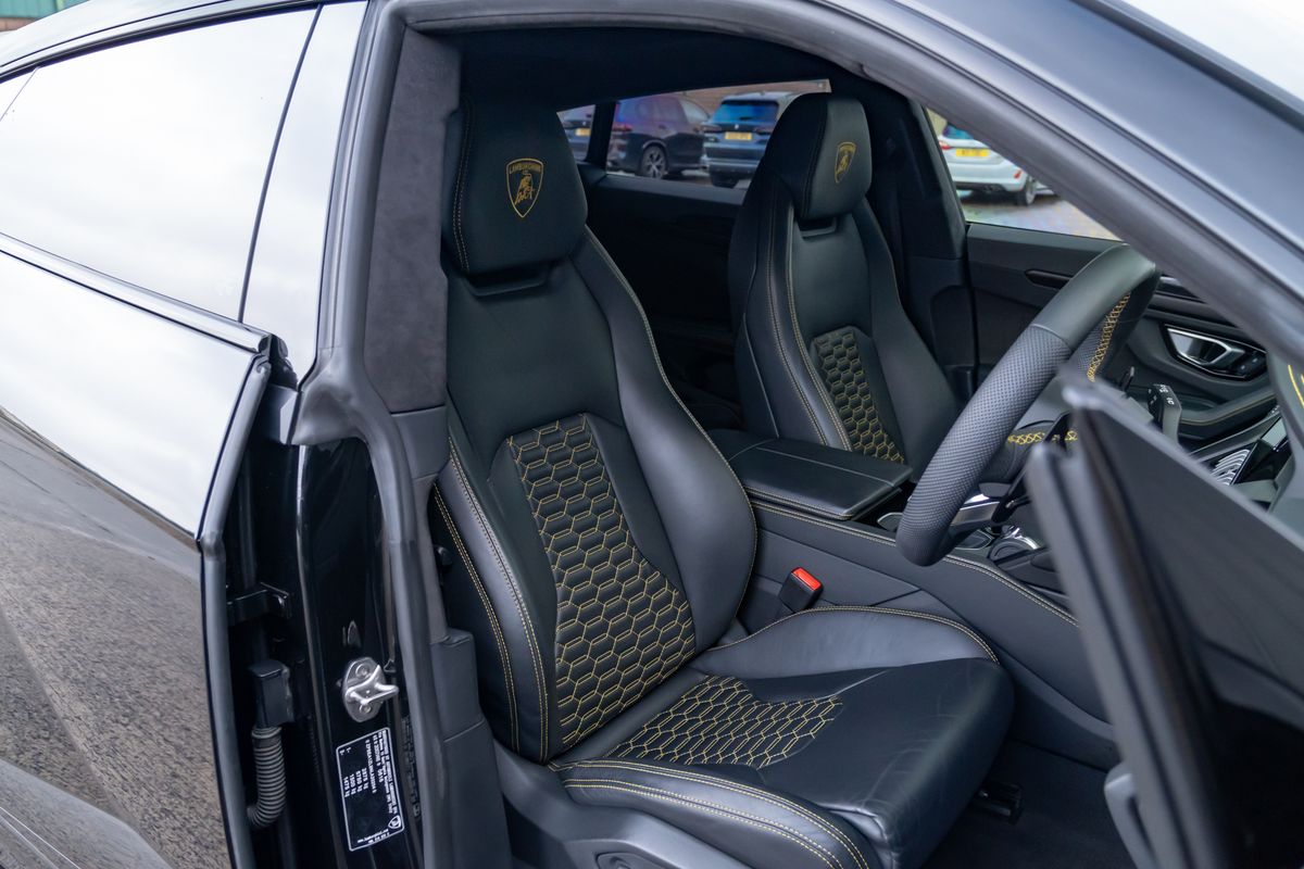 2022 Lamborghini Urus Urban