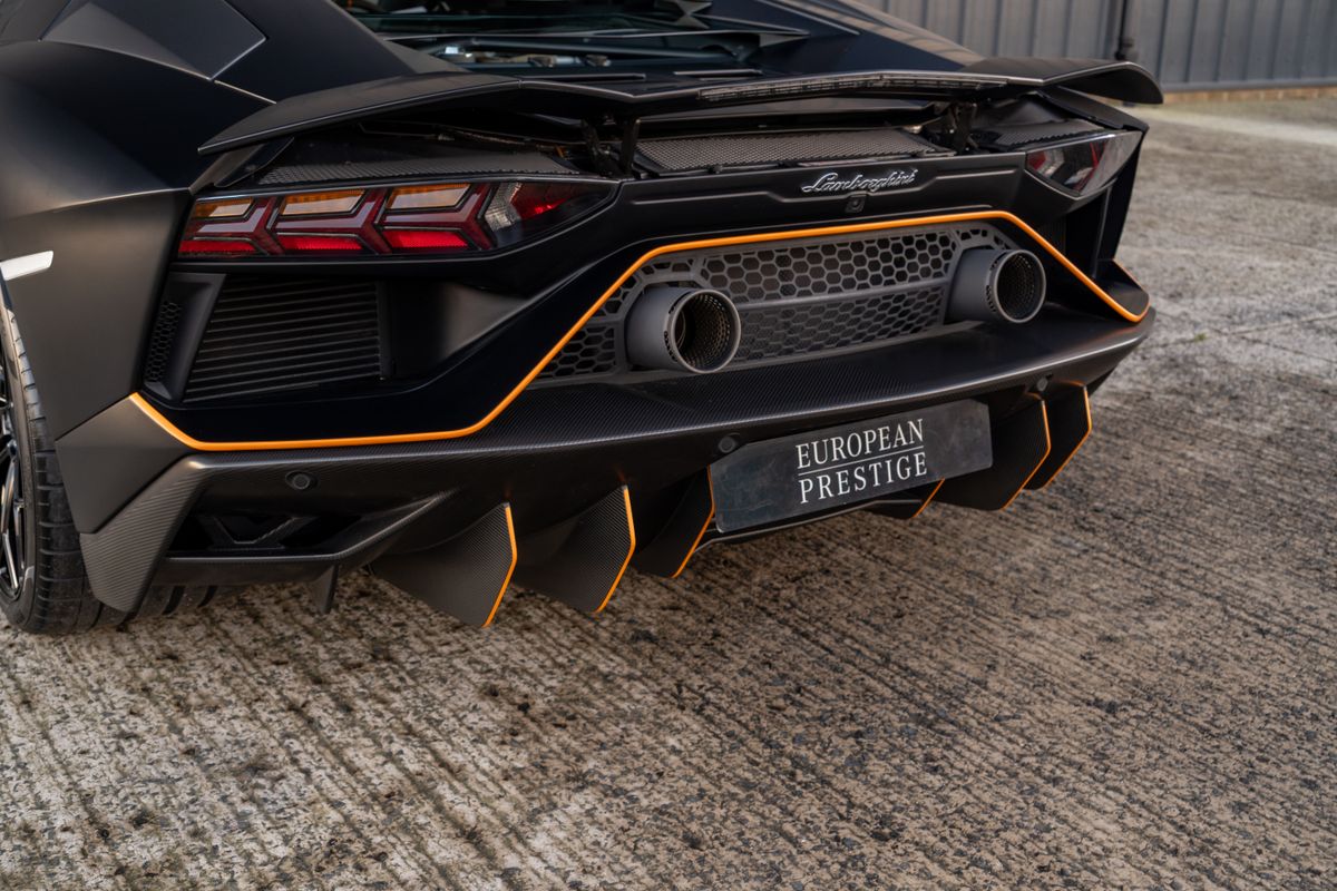 2022 Lamborghini Aventador Ultimae