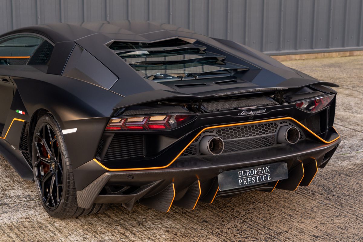 2022 Lamborghini Aventador Ultimae