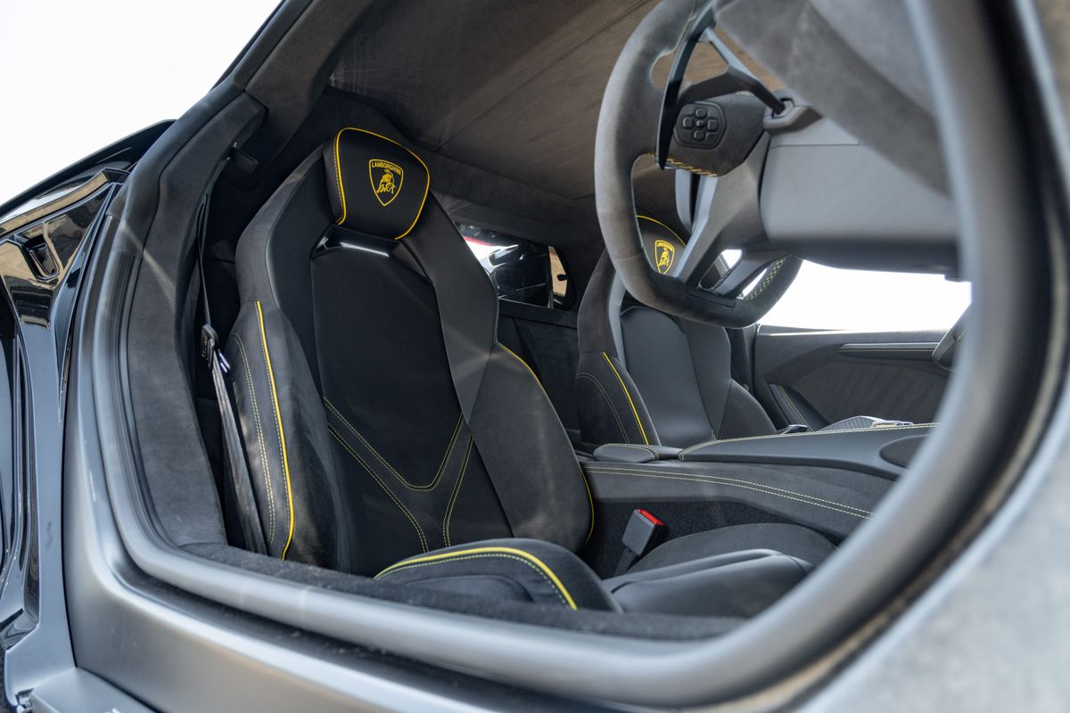 2025 Lamborghini Revuelto