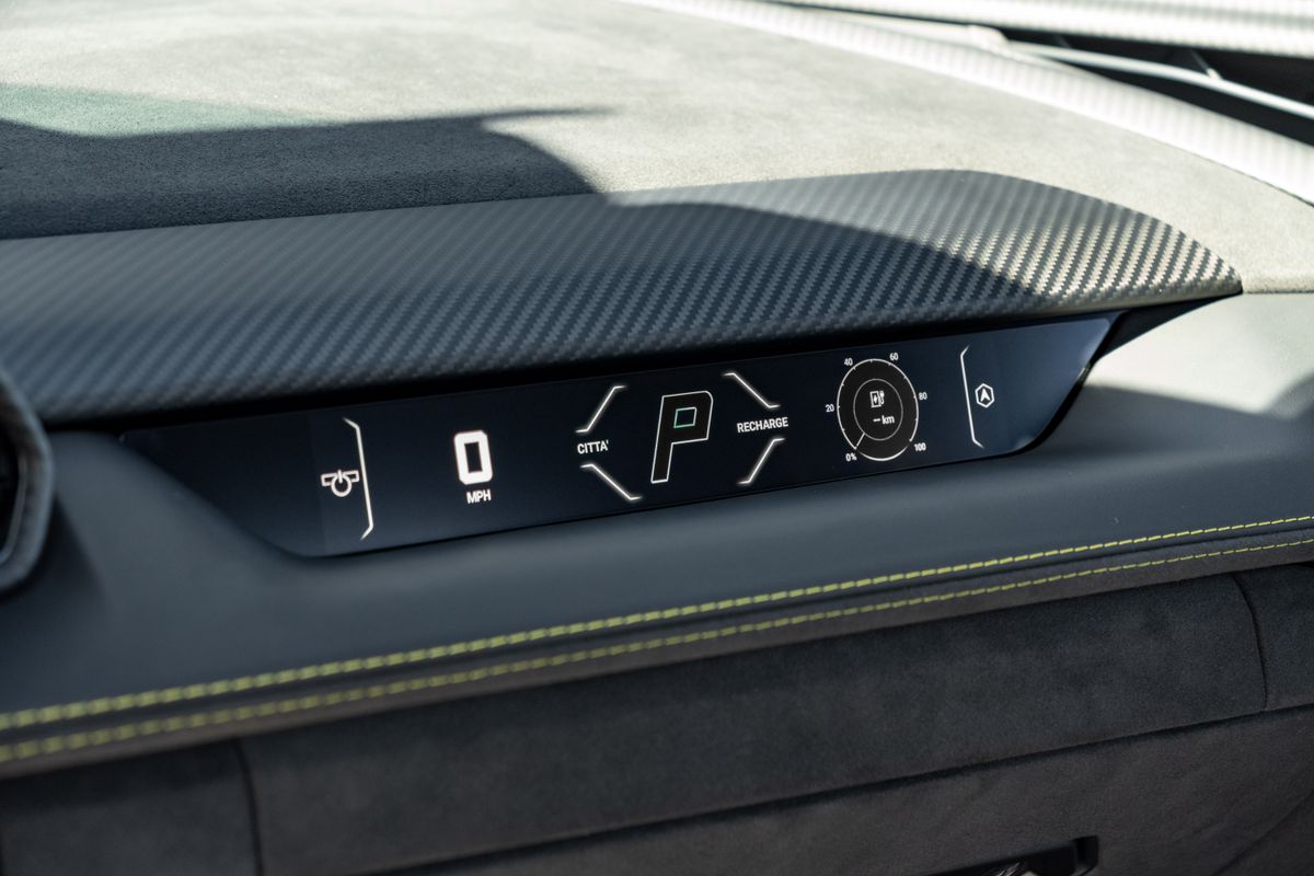 2025 Lamborghini Revuelto