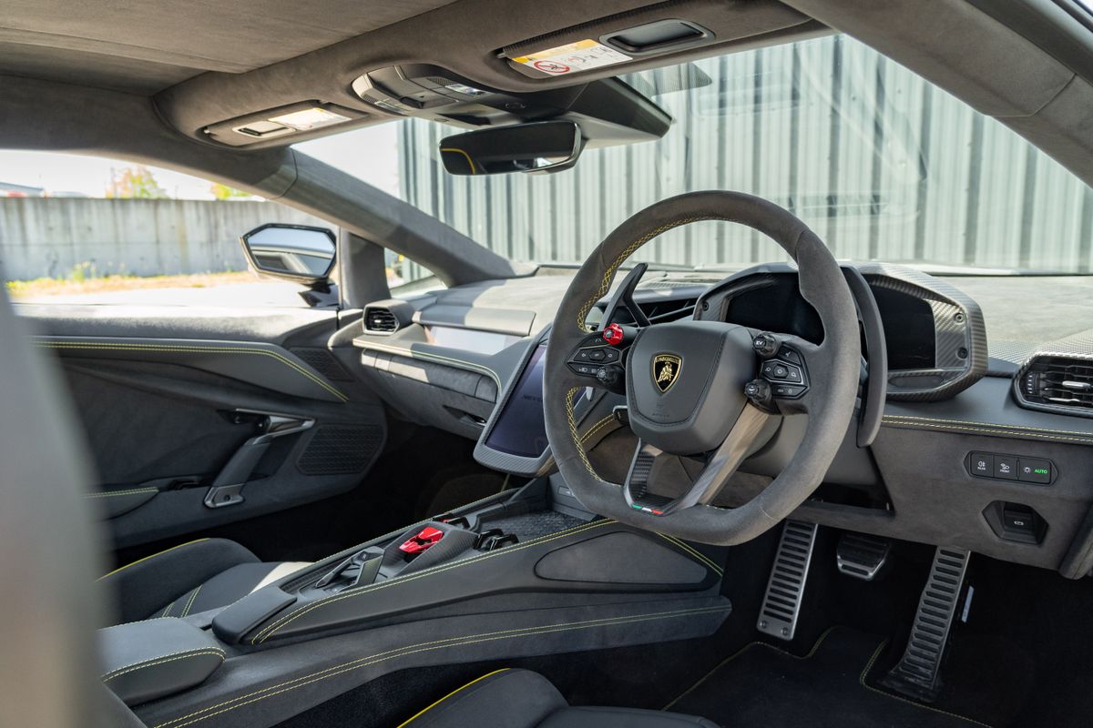 2025 Lamborghini Revuelto