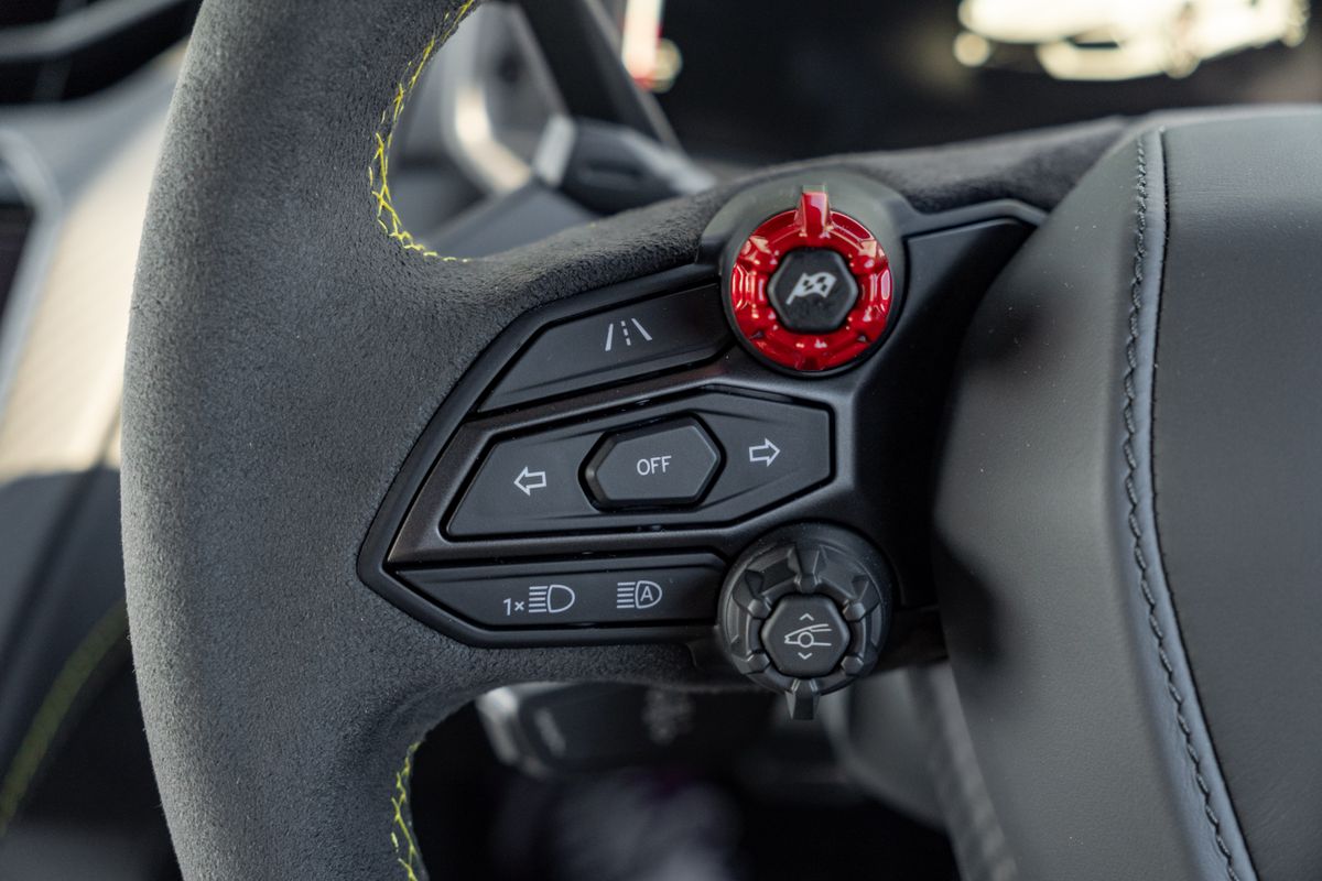 2025 Lamborghini Revuelto